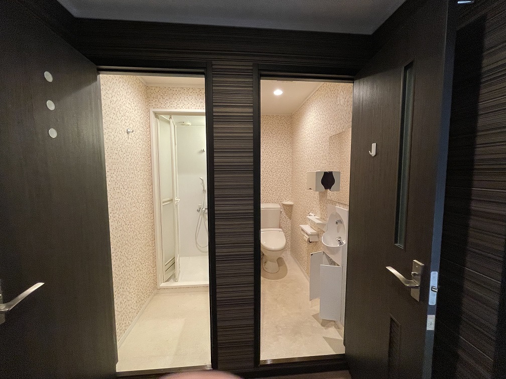 ⑭シャワー室、トイレ